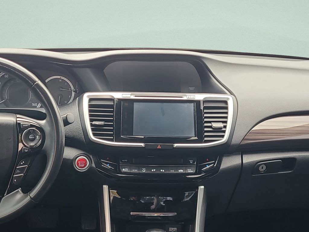 Used 2017 Honda Accord Touring image 17