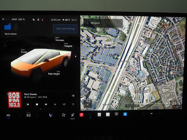 Used 2024 Tesla Cybertruck AWD Crew Cab image 31