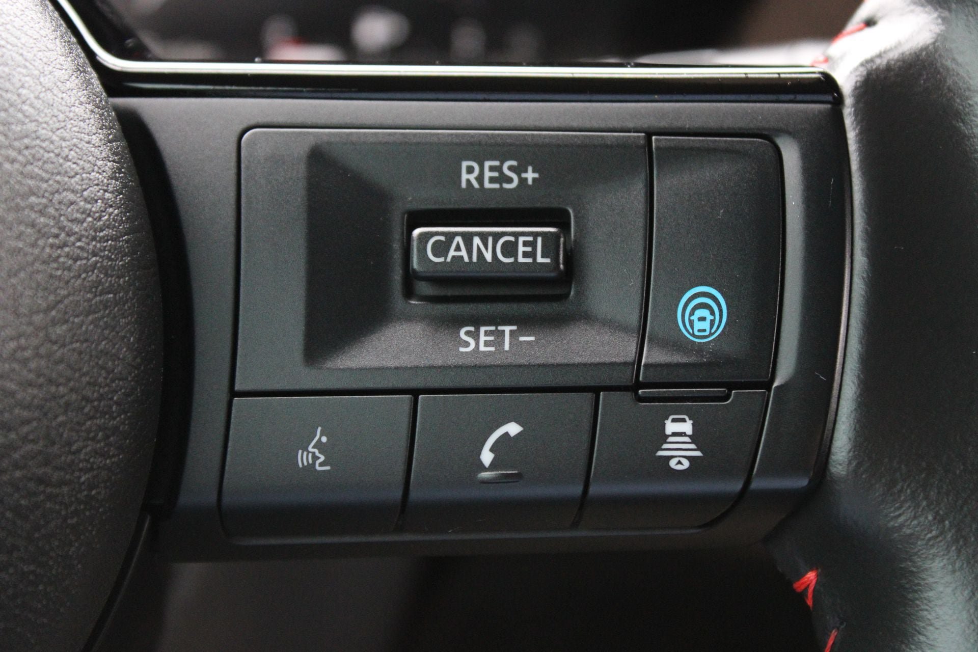 Used 2025 Nissan Kicks SR FWD image 29