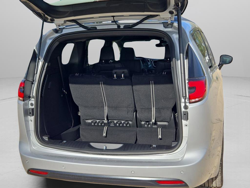 New 2026 Chrysler Pacifica Select w/ S Appearance Package FWD image 26