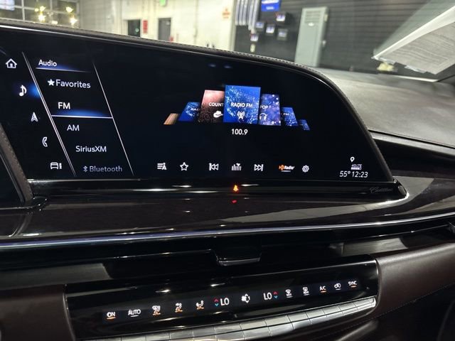 Used 2022 Cadillac Escalade ESV Premium Luxury Platinum image 19