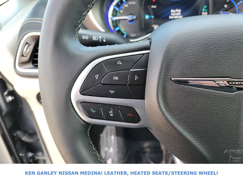Used 2023 Chrysler Pacifica Touring-L image 31