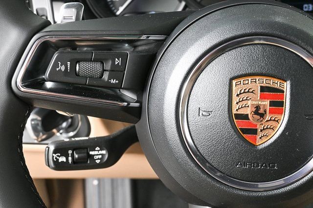 Certified 2026 Porsche Macan image 10