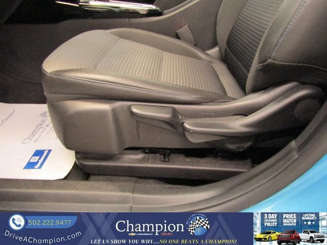 Used 2025 Chevrolet Trax LT FWD image 17