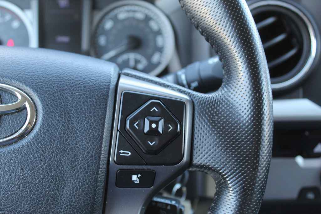 Used 2016 Toyota Tacoma SR5 w/ SR5 Appearance Package (SN) image 17