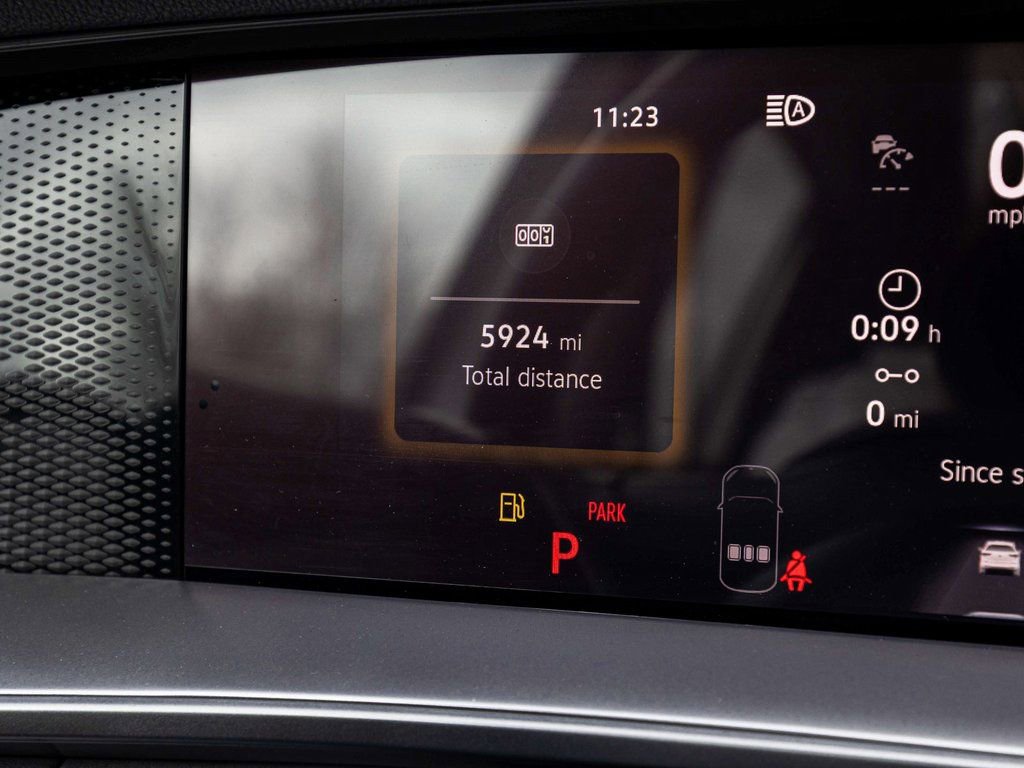 Used 2025 Volkswagen Tiguan SE image 19