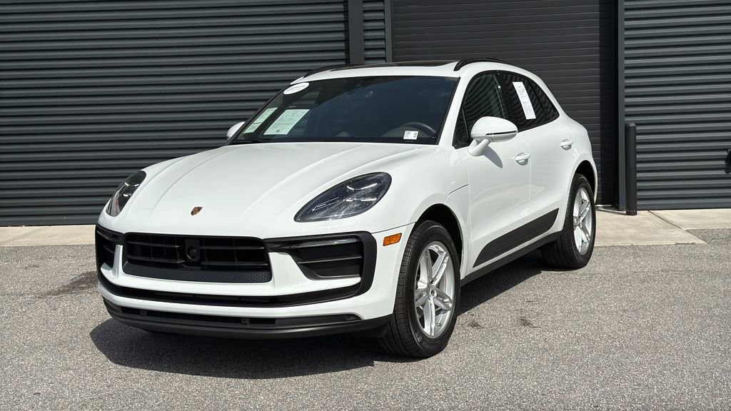 Certified 2025 Porsche Macan image 1