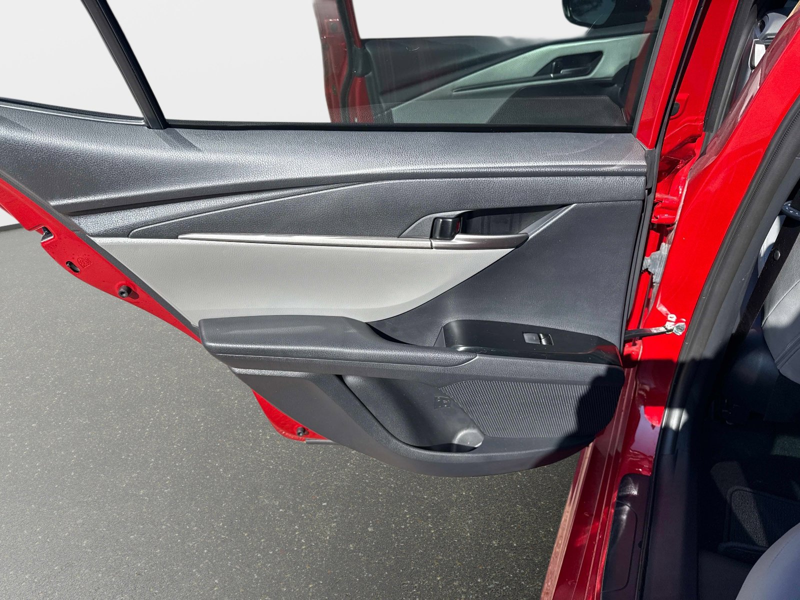 Used 2025 Toyota Camry SE w/ Multimedia Upgrade Package image 12