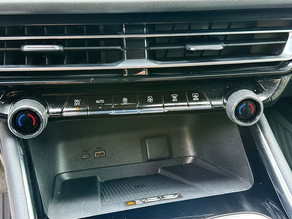 Used 2026 Chevrolet Traverse LT w/ Driver Confidence Package image 12