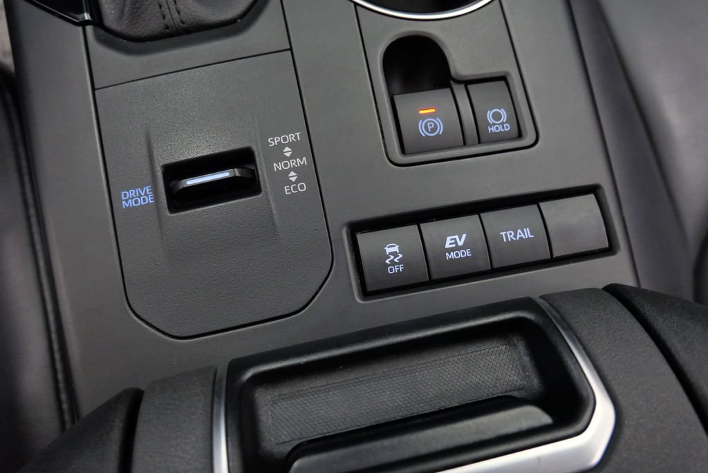 Used 2021 Toyota Highlander XLE AWD/4WD image 34