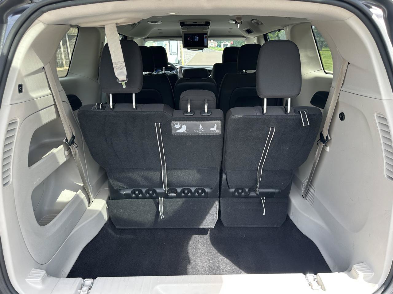 Used 2018 Chrysler Pacifica Touring Plus w/ Tire & Wheel Group FWD image 7
