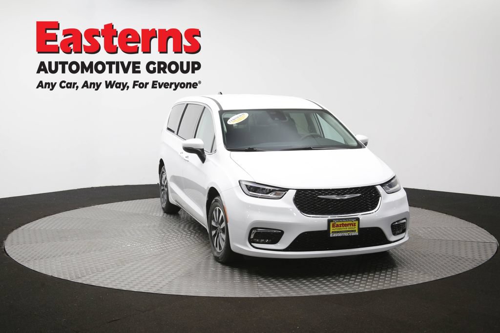 Used 2023 Chrysler Pacifica Touring-L FWD image 54