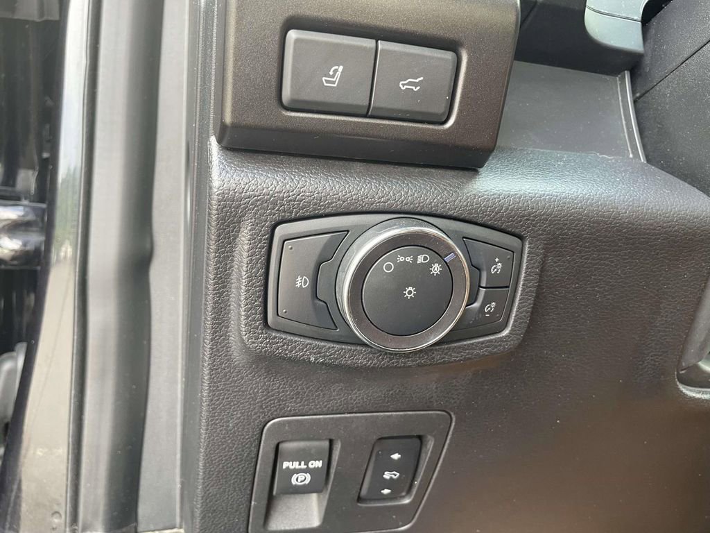 Used 2019 Ford Expedition Limited RWD image 28