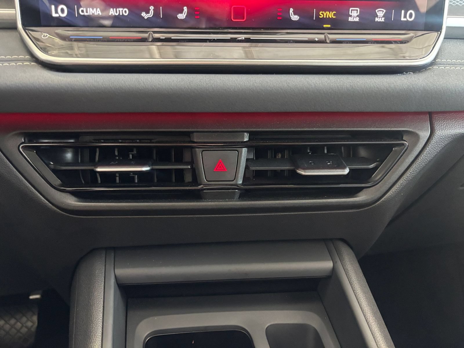 Used 2026 Volkswagen Tiguan SE FWD image 16