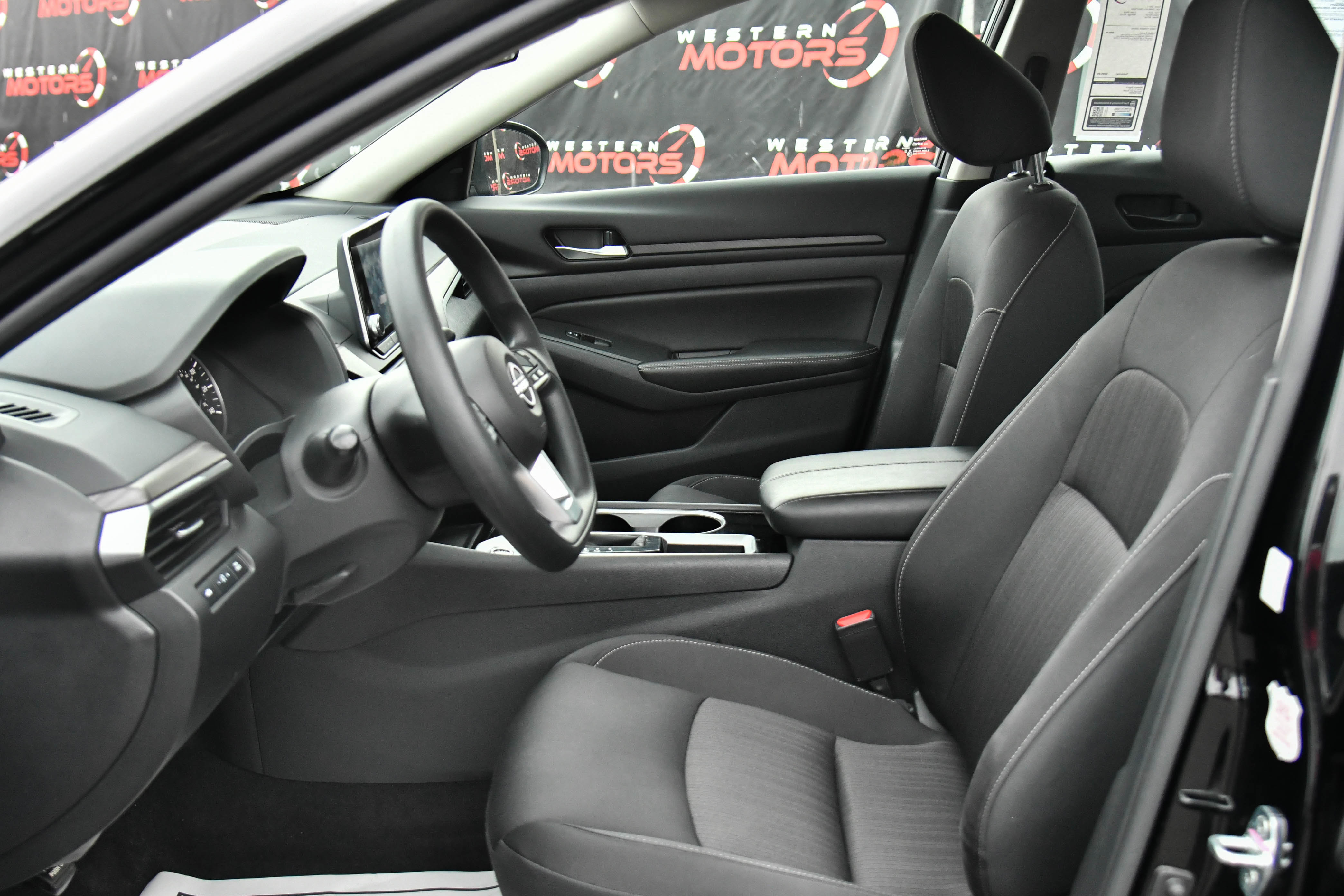 Used 2024 Nissan Altima 2.5 SV image 17