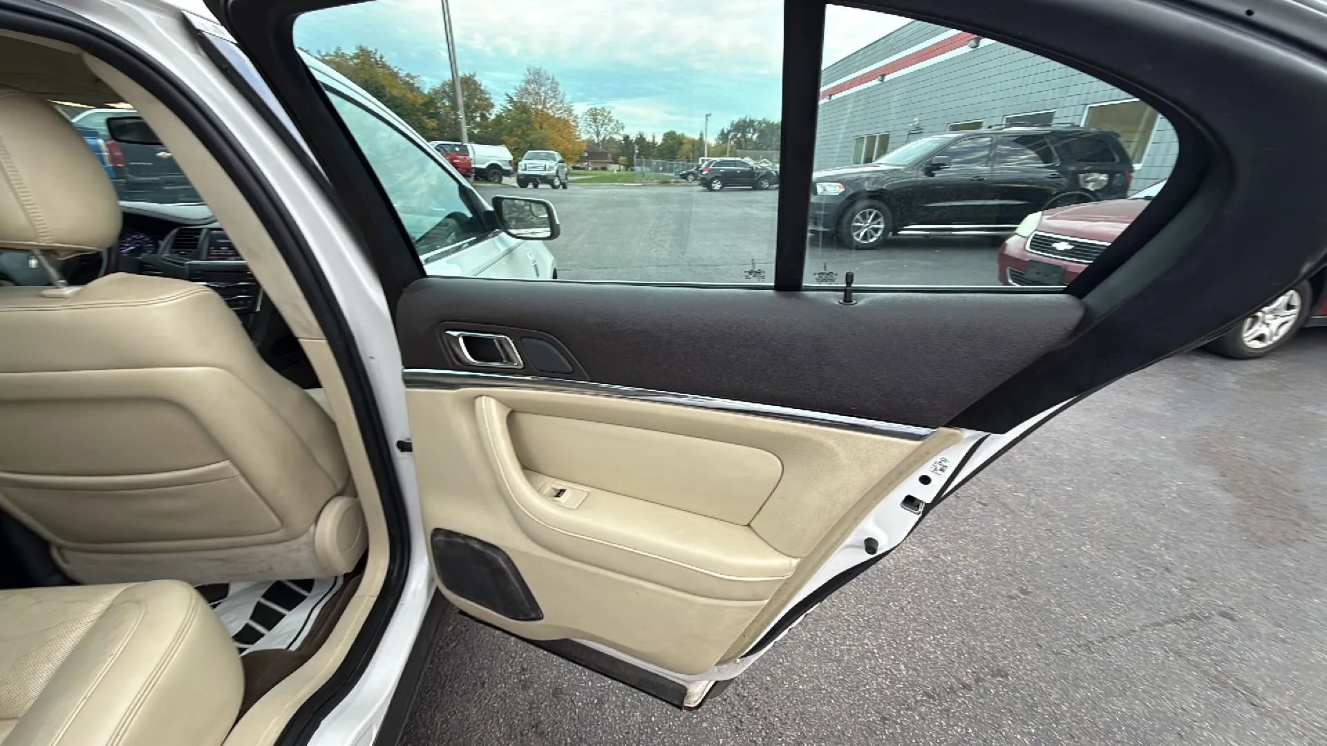 Used 2013 Lincoln MKS image 13