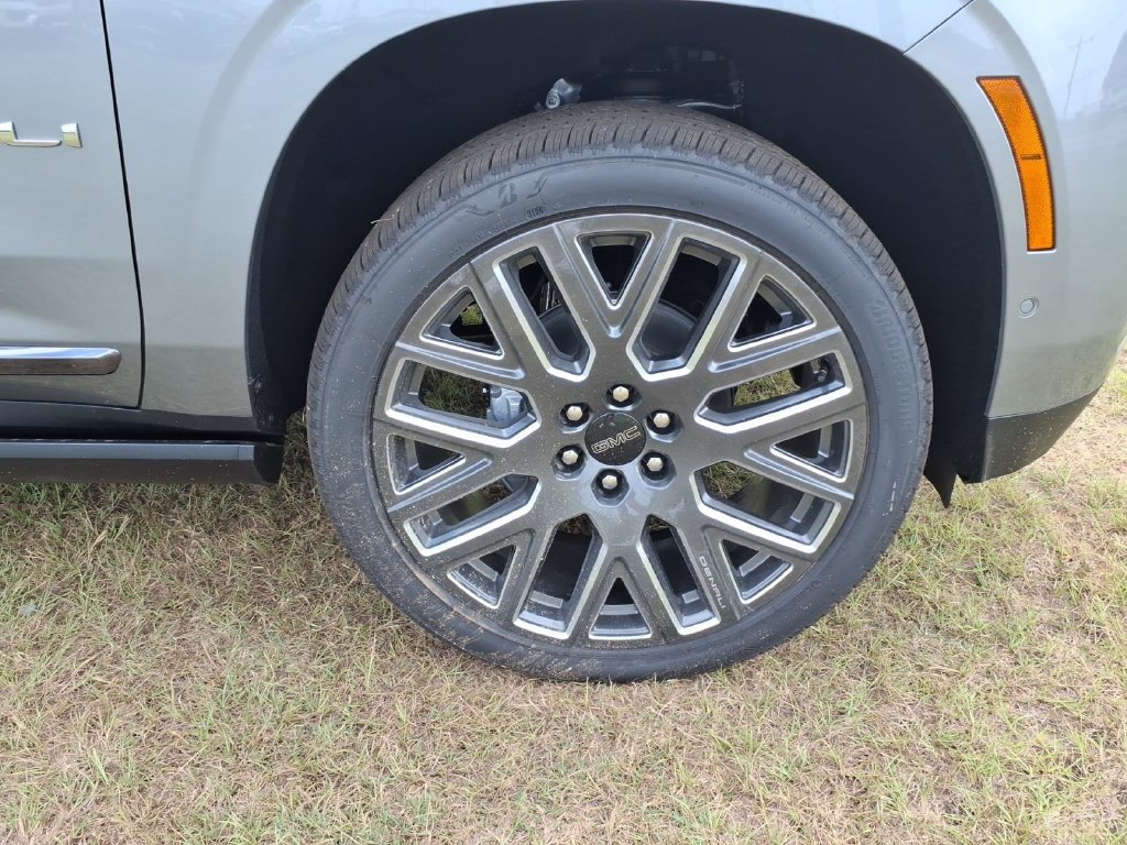 New 2026 GMC Yukon XL Denali Ultimate AWD/4WD image 9