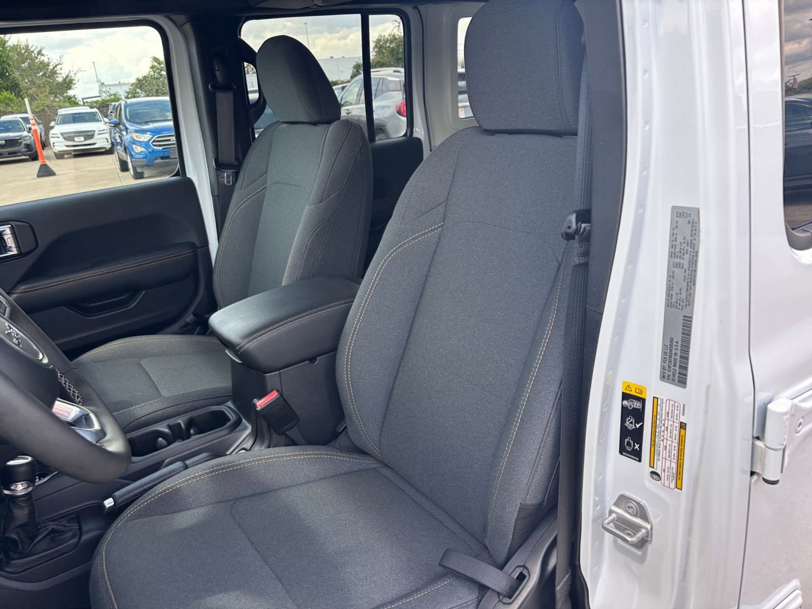 Used 2025 Jeep Wrangler Sahara image 34