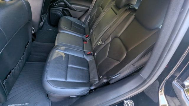 Used 2014 Porsche Cayenne Platinum Edition image 19