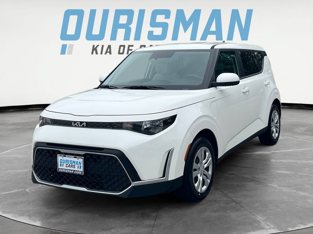 Certified 2025 Kia Soul LX FWD image 2