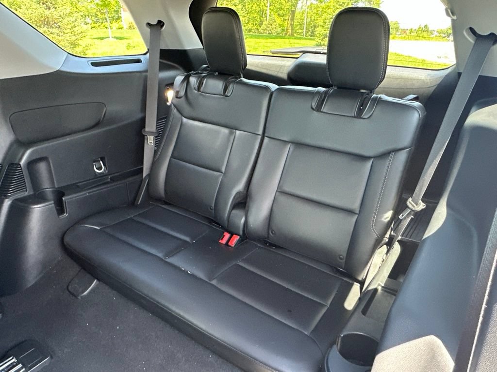Used 2023 Ford Explorer XLT w/ Equipment Group 202A AWD/4WD image 14
