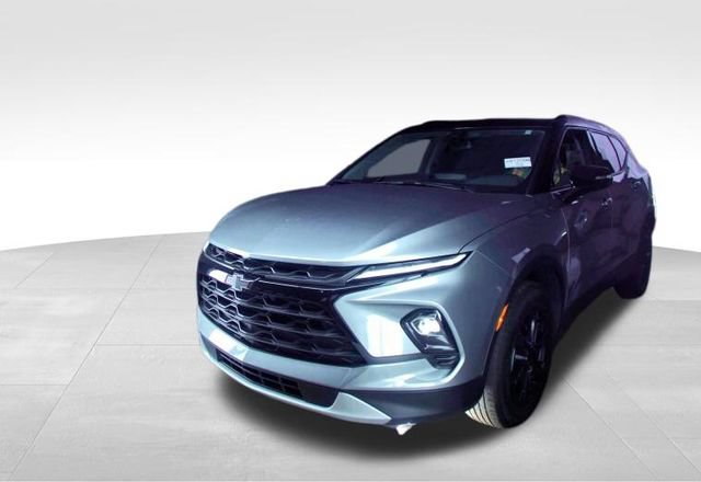Used 2025 Chevrolet Blazer LT w/ Midnight/Sport Edition FWD image 2
