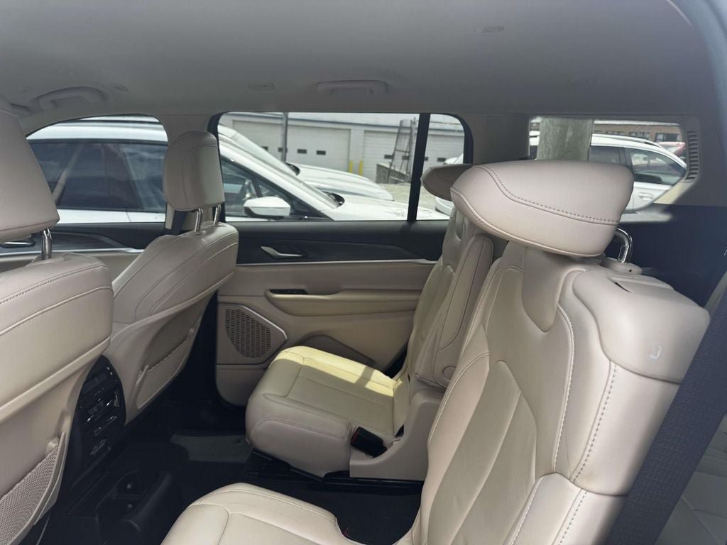 Used 2022 Jeep Grand Cherokee L Limited AWD/4WD image 9