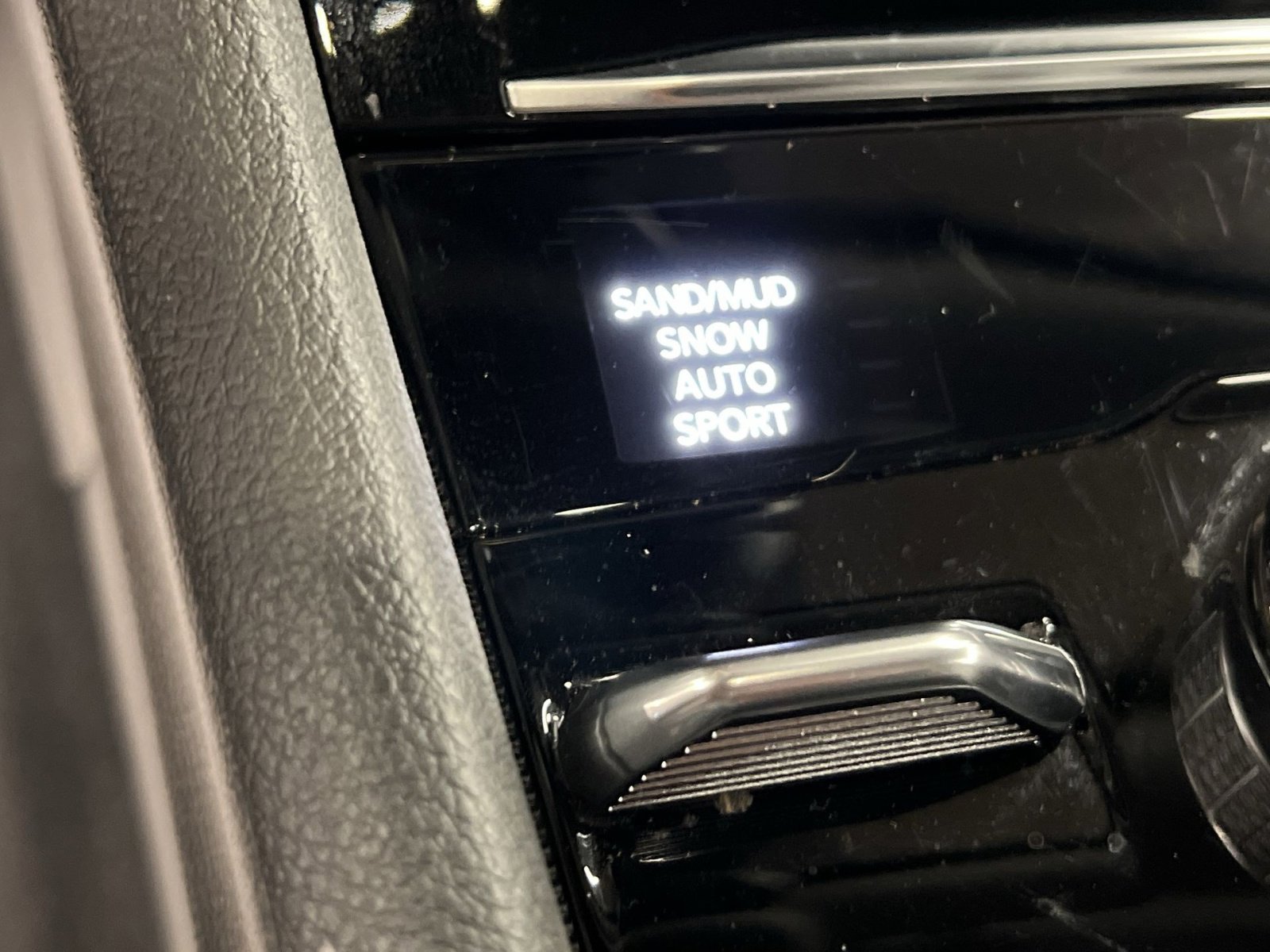 Used 2024 Jeep Grand Cherokee Limited w/ Luxury Tech Group II image 29