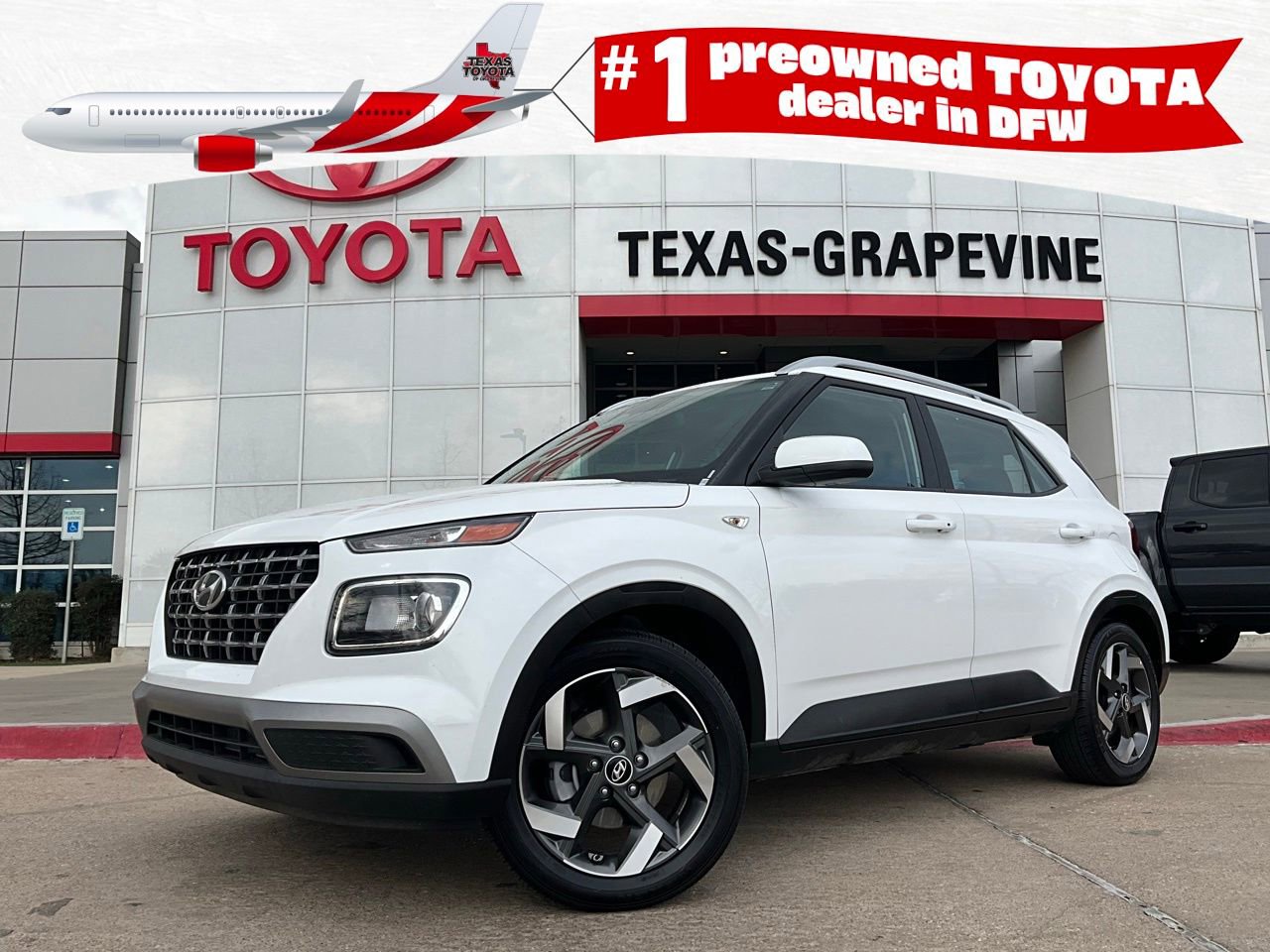 Used 2025 Hyundai Venue SEL image 1