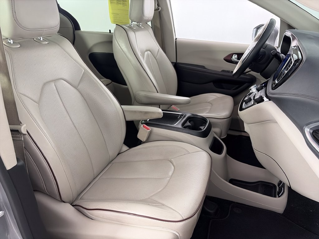 Used 2017 Chrysler Pacifica Limited w/ Advanced Safetytec Group FWD image 29