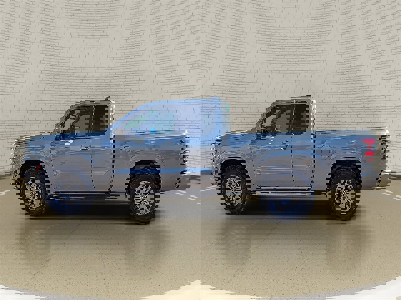 Used 2025 Nissan Frontier SV image 8