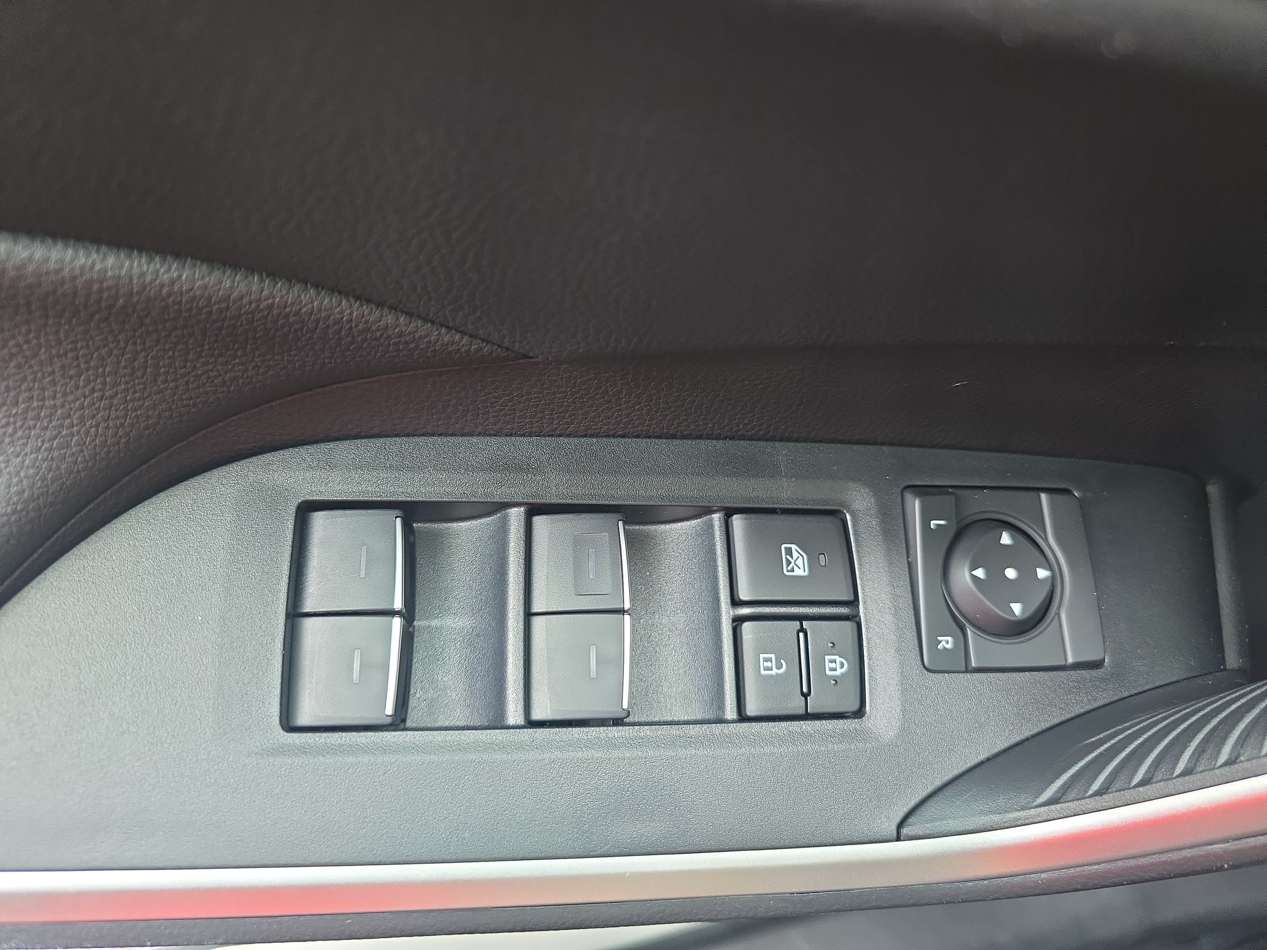 Used 2024 Toyota RAV4 XLE w/ Convenience Package FWD image 27