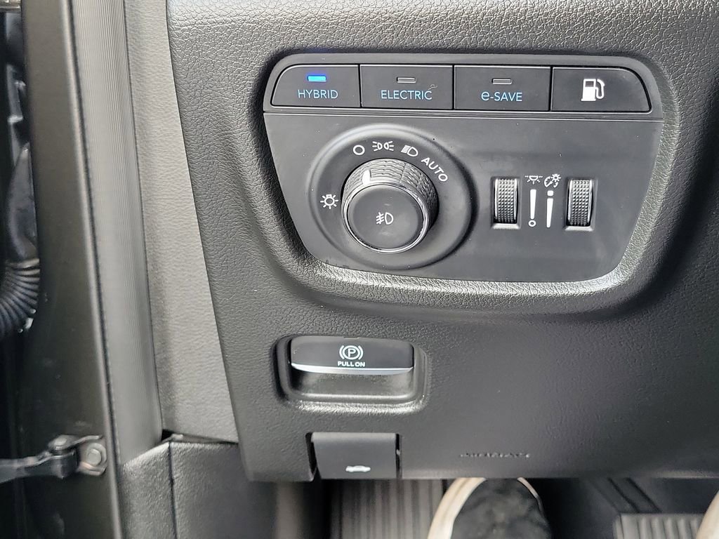 Used 2023 Jeep Grand Cherokee Overland w/ Advanced Protech Group III image 14