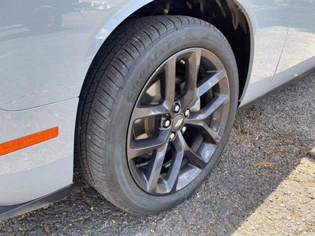 Used 2021 Dodge Challenger SXT w/ Driver Convenience Group RWD image 9