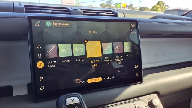 Used 2023 Land Rover Defender 130 First Edition image 30