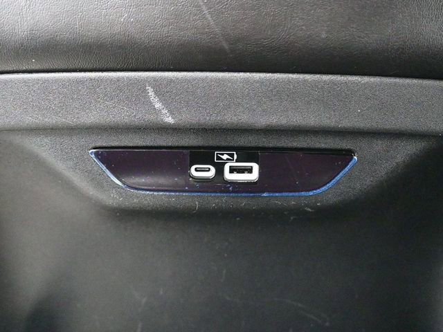 Used 2023 Chrysler Pacifica Touring-L image 13