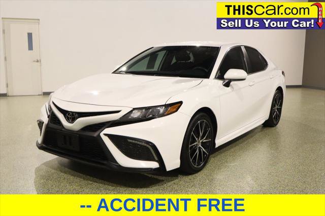 Used 2023 Toyota Camry SE FWD image 3