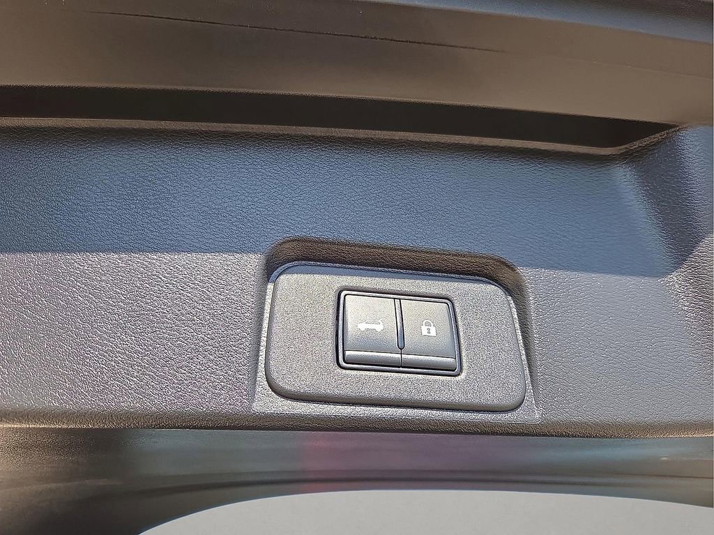 Used 2025 Nissan Rogue SV image 9