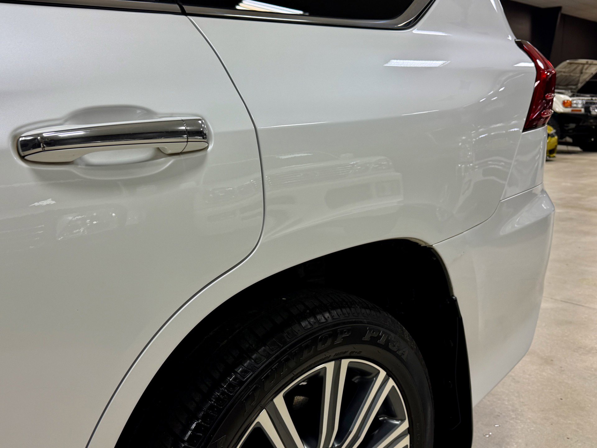 Used 2016 Lexus LX 570 4WD image 17