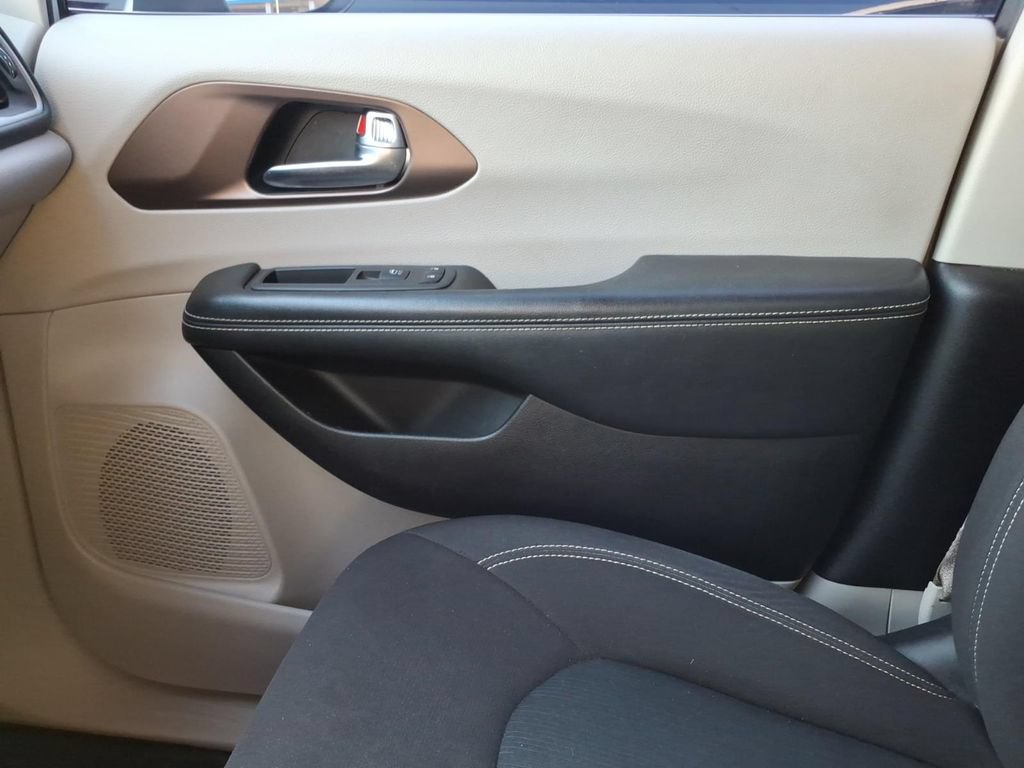 Used 2020 Chrysler Voyager LX w/ Cold Weather Group FWD image 32