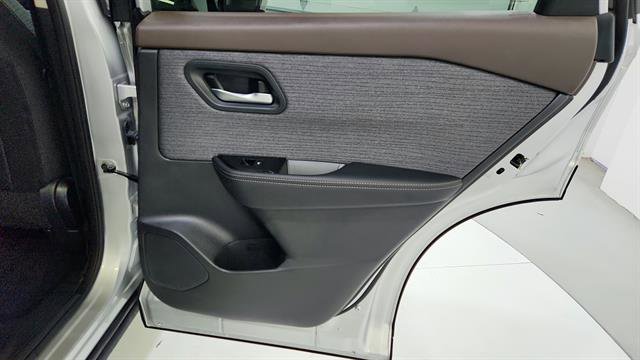Certified 2023 Nissan Rogue SV FWD image 27
