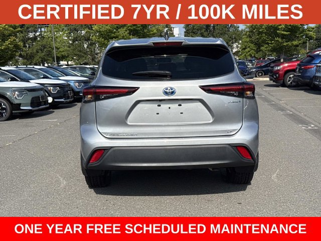 Used 2024 Toyota Highlander LE AWD/4WD image 3