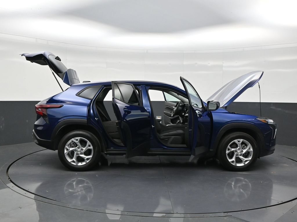 Used 2024 Chevrolet Trax LS w/ LS Convenience Package FWD image 28