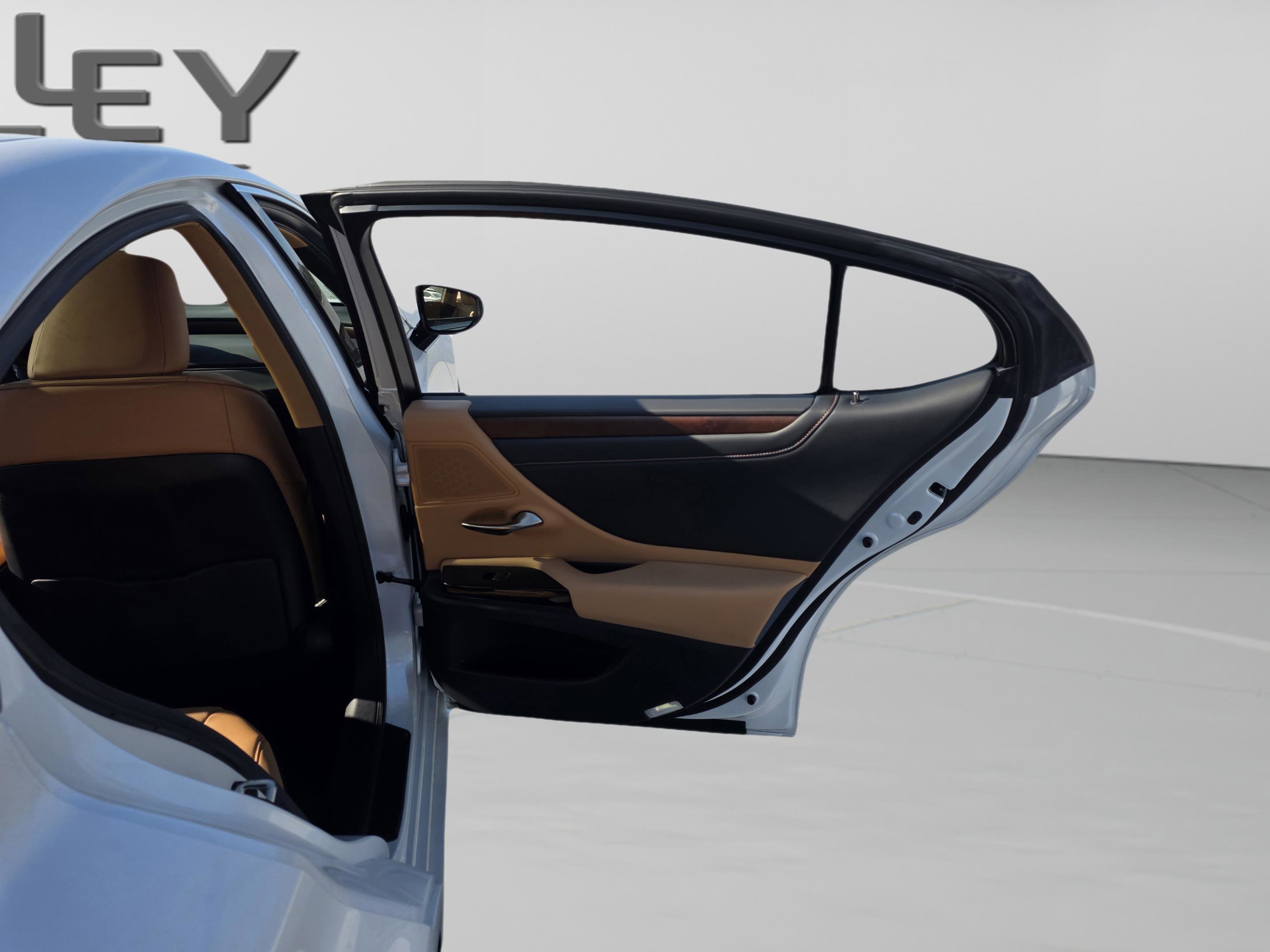 Used 2025 Lexus ES 350 w/ Premium Package image 23