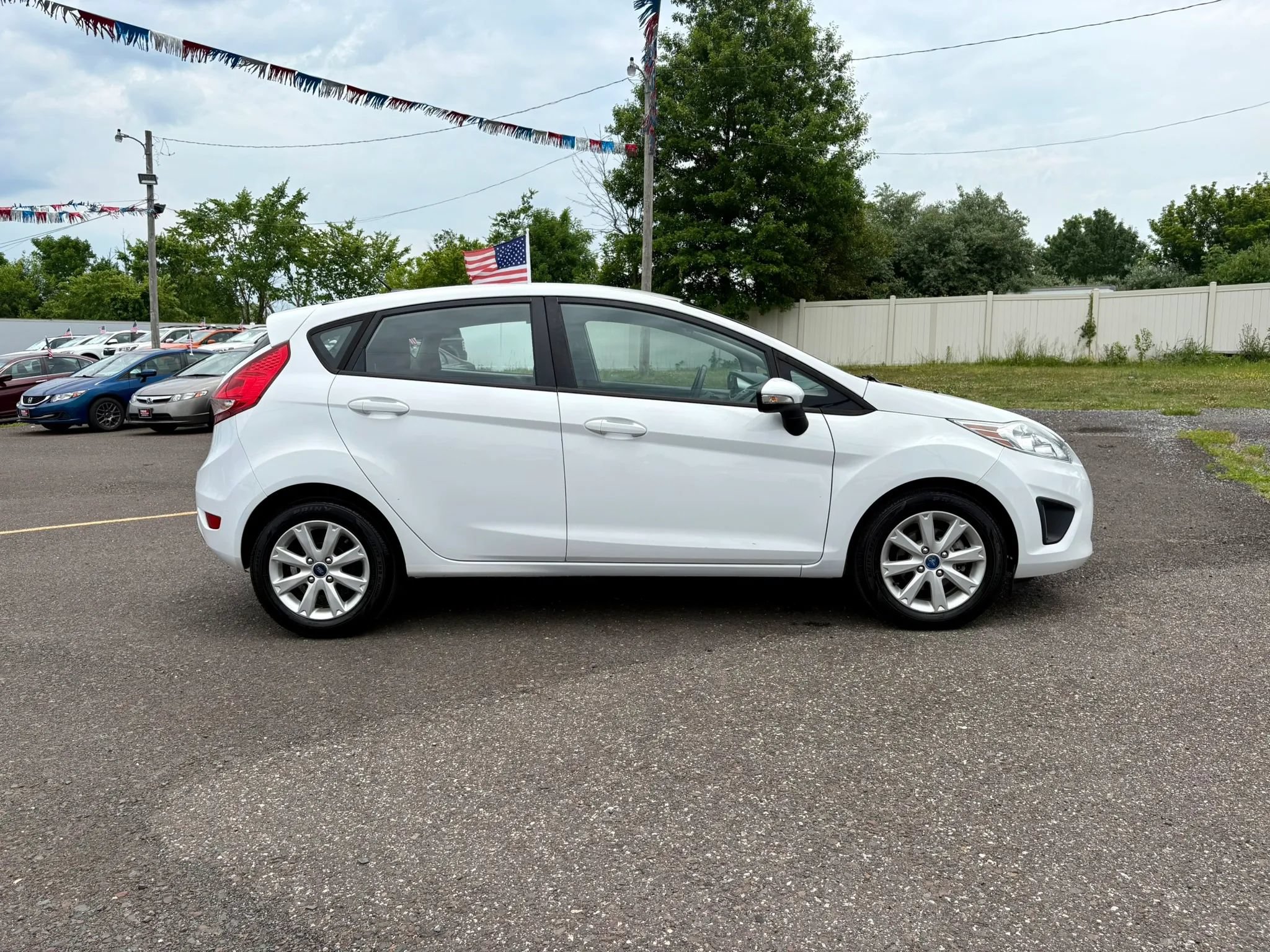Used 2013 Ford Fiesta SE FWD image 6