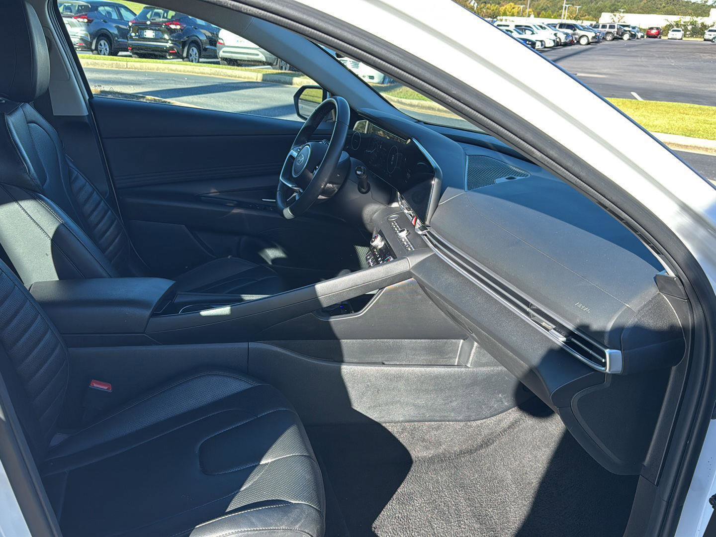 Used 2024 Hyundai Elantra Limited image 10