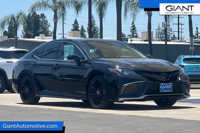 Used 2022 Toyota Camry XSE FWD image 1