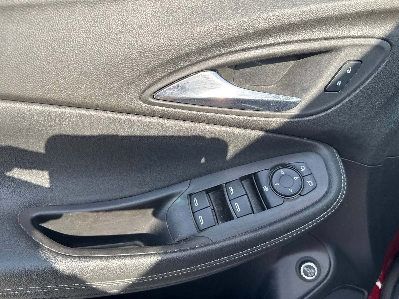 Used 2022 Buick Encore GX Select w/ Sport Touring Package FWD image 11
