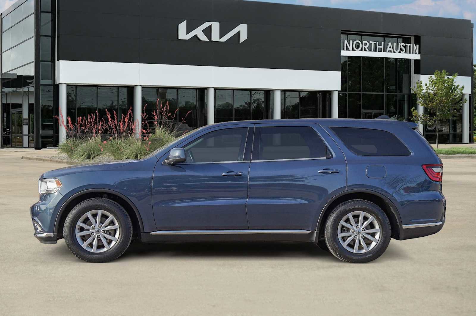 Used 2020 Dodge Durango SXT w/ 3rd Row Seating Group image 4