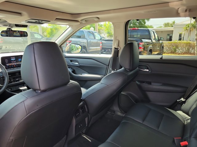 Used 2025 Nissan Rogue SV w/ SV Premium Package FWD image 12